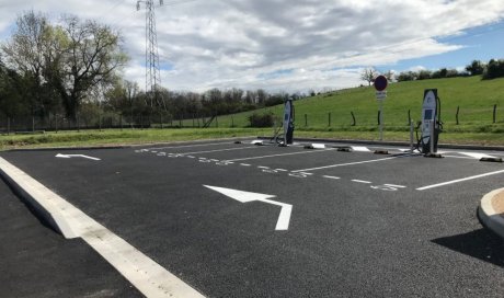 Création d'un parking en enrobé pour bornes de recharge électrique à Montalieu-Vercieu