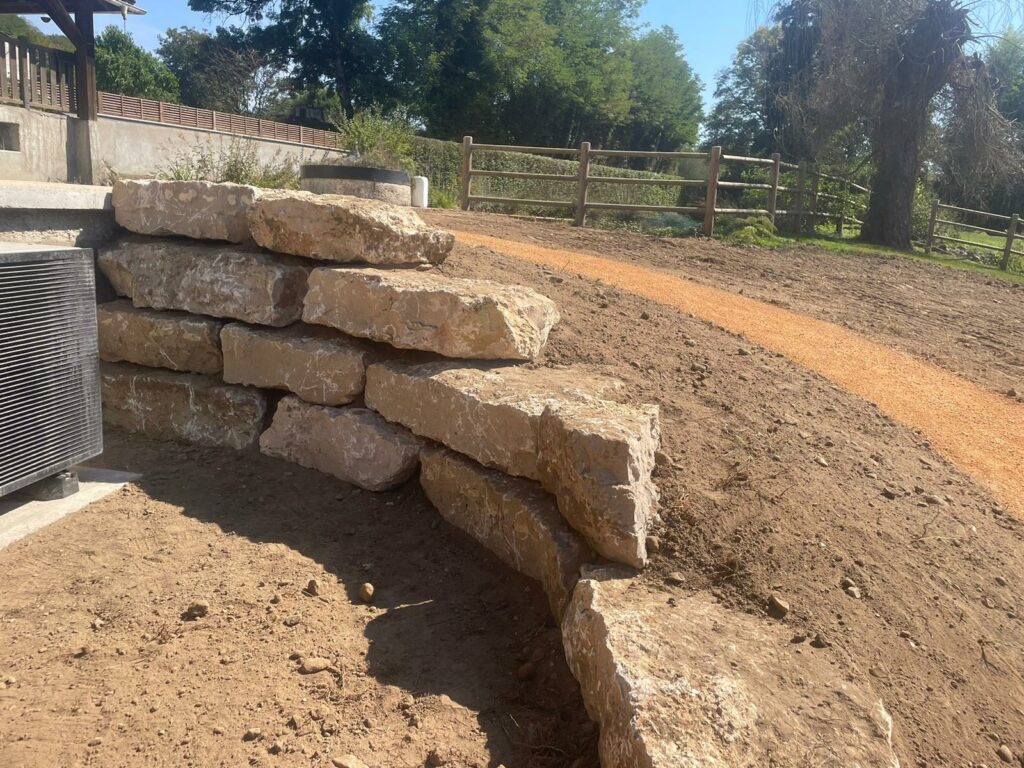 amenagement d'une cour à ambérieu-en-bugey